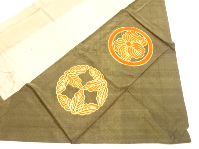 JAPANESE KIMONO / ANTIQUE UCHISHIKI / SILK / EMBROIDERY / FLORAL ROUNDEL CREST